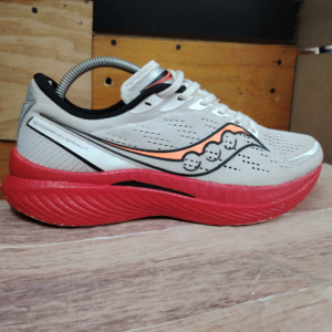 Saucony Endorphin Speed 3 running. Talla 11.5