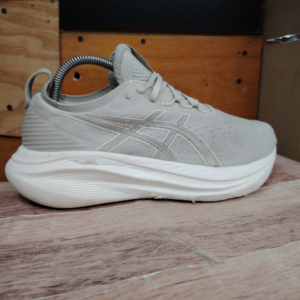 ASICS Gel-Nimbus 27 Talla 9, 27cm