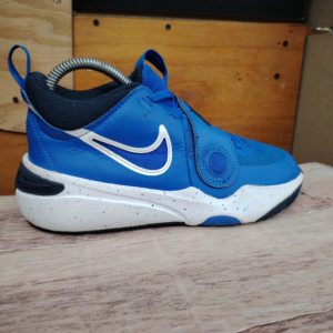 Nike Team Hustle. Talla 5