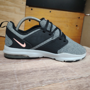 Nike Air Bella TR training. Talla 9.5, 26.5cm