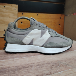 New Balance 327. talla 7.5, 26cm