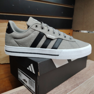 Adidas Daily 3.0 casual. Talla 8.5, 26.5cm