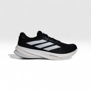 Adidas Supernova Rise 2 running.