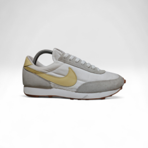 Nike DaybreakWaffle "Summit White Saturn Gold".