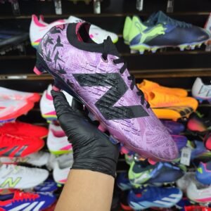 New Balance Tekela Pro Low firm. Tacos de futbol. Talla 11 29cm