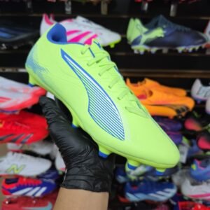Puma Ultra 5 Play. Tacos de futbol. Talla 10, 28cm