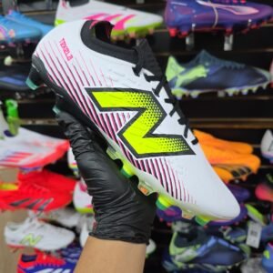 New Balance Tekela Pro Low Laced FG v4. Tacos de futbol. tallas