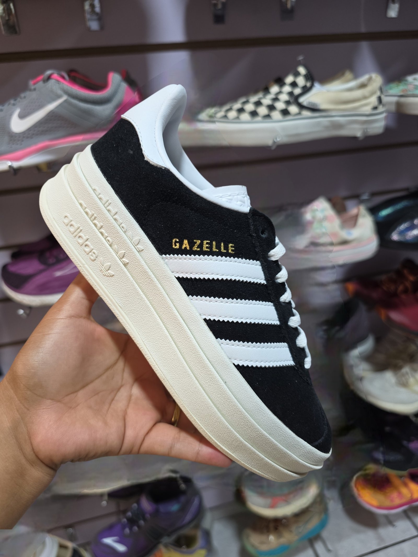 Adidas Gazelle Bold. Talla 6, 24cm. (NUevo Americano)
