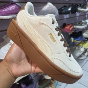 PUMA Women's Club II Era Platform. Talla 7.5, 24.5cm.