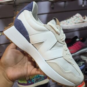 New Balance 327. Talla 7.5, 24.5cm.