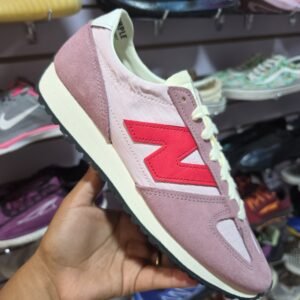 New Balance in a dusty rose pink. Talla 9 26cm