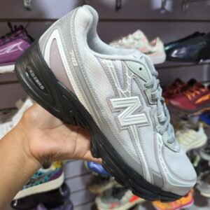 New Balance 740. Talla 8, 26cm